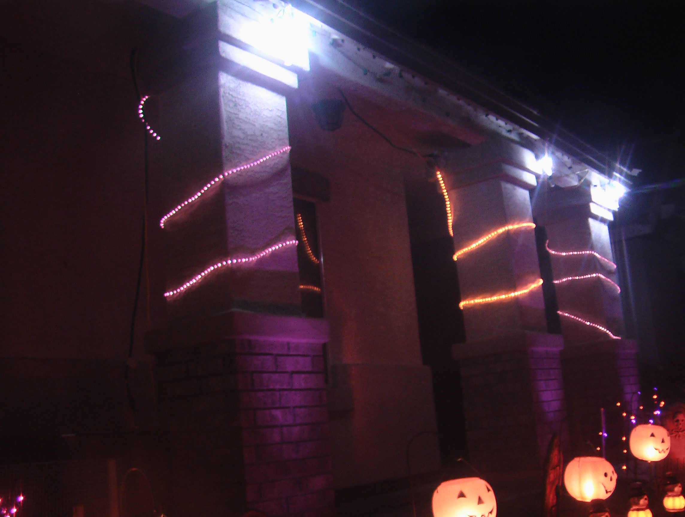 Strobe lights and pillars